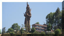 Shiva Monument auf der Fahrt nach Jiri
