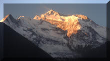 Sonnenaufgang am Annapurna II in Upper Mustang