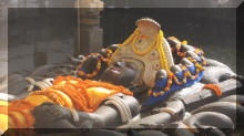 schlafender Wishnu in Budhanikantha