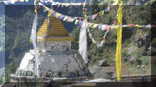 alte Stupa am Eingang von Namche