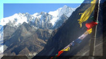 Langshia Kharka mit Phemtang Karpo Ri (6.865 m) 